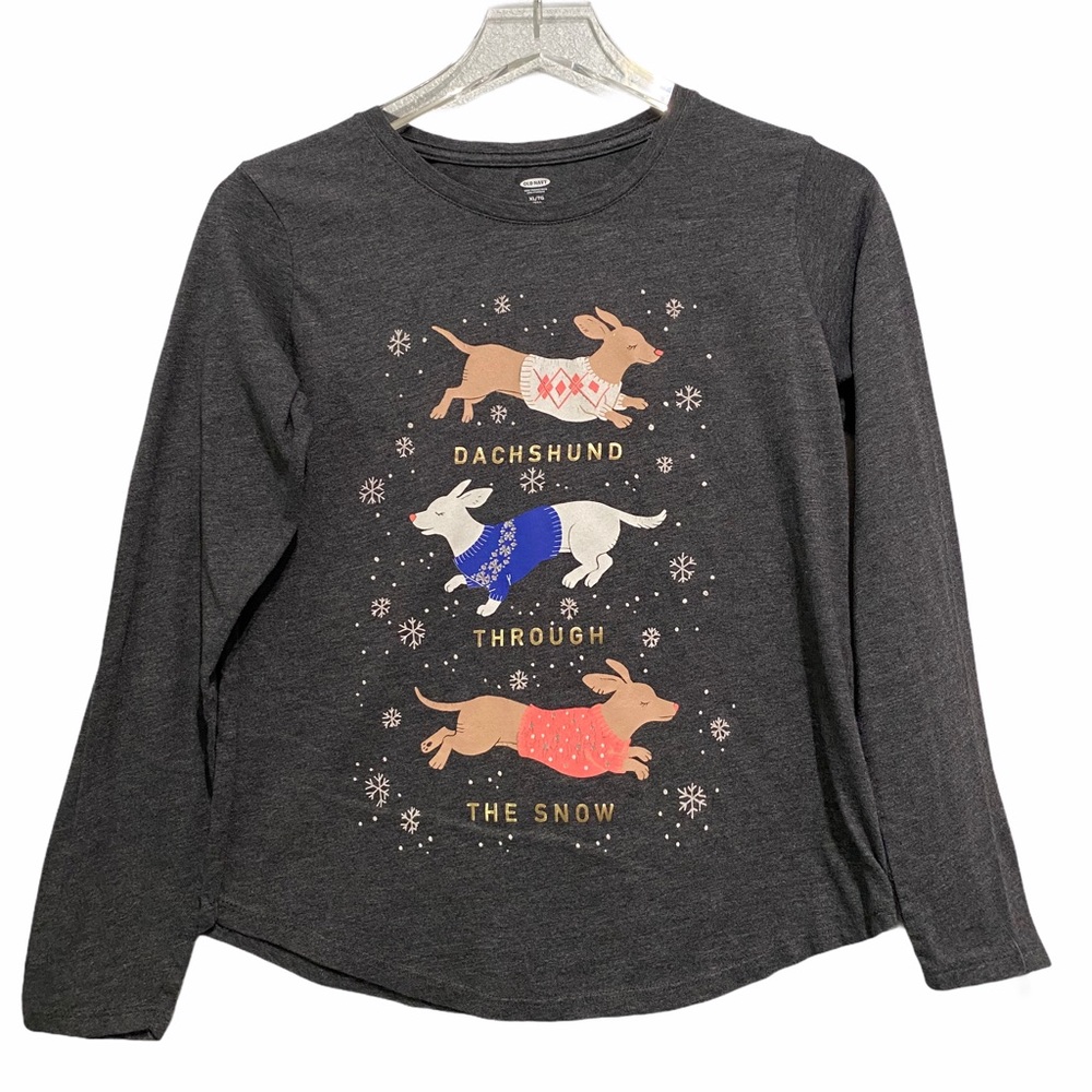 ☘️Old Navy “Dashound through the snow” T-shirt